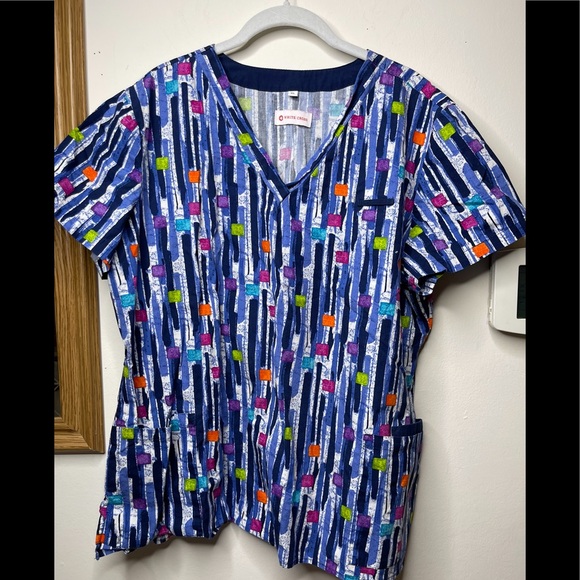 Scrubs, Scrub top, White Cross Blue/White, Short Sleeve Size XL - Picture 7 of 14